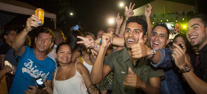 Calle de la feria incluyente y rumbera tuvo un exitoso primer d&iacute;a de m&uacute;sica y sabor