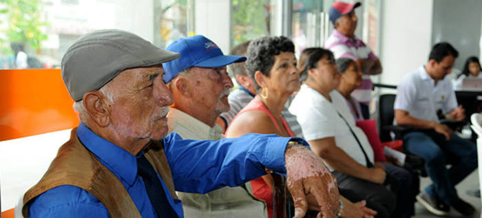 Convocan a adultos mayores a jornada de peluquer&iacute;a gratuita
