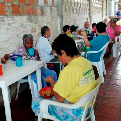 11.320 personas atienden diariamente los 96 comedores comunitarios de la comuna 14