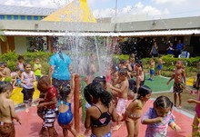 Ni&ntilde;as y ni&ntilde;os de Llano Verde disfrutaron la magia de la Fiesta Acu&aacute;tica