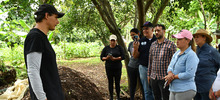 Gestores se capacitan en la creaci&oacute;n de huertas urbanas que integrar&aacute;n los comedores comunitarios de Cali 