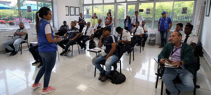 Conductores del MIO reciben taller sobre derechos y deberes de las personas en situaci&oacute;n de calle
