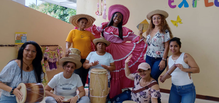 Celebramos una jornada de cuidado y mimos con las madres de la comuna 10 de Cali