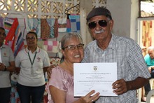 65 personas mayores se graduaron en curso de marroquiner&iacute;a y manualidades en la comuna 15, se resalt&oacute; el talento art&iacute;stico y el liderazgo local