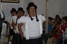 65 personas mayores se graduaron en curso de marroquiner&iacute;a y manualidades en la comuna 15, se resalt&oacute; el talento art&iacute;stico y el liderazgo local