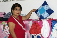 65 personas mayores se graduaron en curso de marroquiner&iacute;a y manualidades en la comuna 15, se resalt&oacute; el talento art&iacute;stico y el liderazgo local