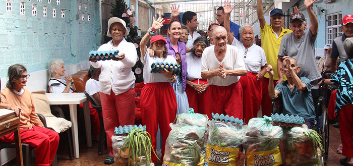 M&aacute;s de ocho mil personas mayores reciben asistencia alimentaria