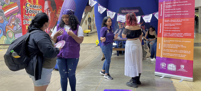 El Kiosko Violeta se toma las universidades de Cali para sensibilizar sobre la violencia de g&eacute;nero