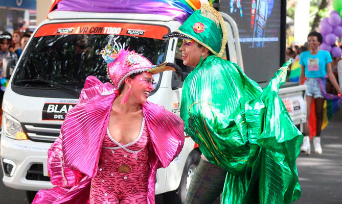 El &lsquo;Festival de la Independencia y la Diversidad&rsquo; convirti&oacute; al Parque del  Amor en un carnaval de cultura, colores, baile y alegr&iacute;a