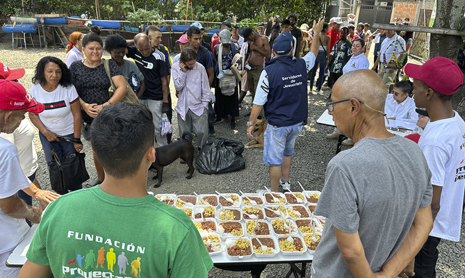 La oferta institucional llega este s&aacute;bado al comedor &lsquo;Alimentando  Familias&rsquo; en el barrio Puertas del Sol