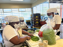 Alimentaci&oacute;n digna y oportuna todos los d&iacute;as de la semana a trav&eacute;s de los comedores comunitarios