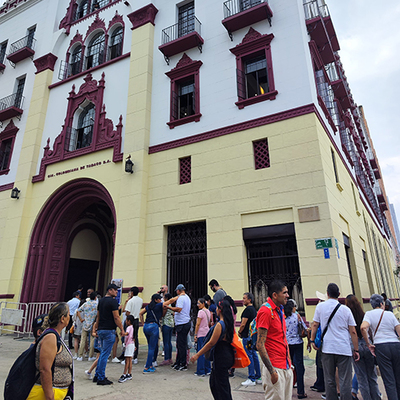 Alrededor de 30.000 personas visitan al d&iacute;a el ic&oacute;nico Edificio Coltabaco