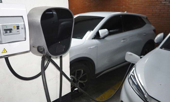 La Alcald&iacute;a de Cali impulsa la movilidad sostenible con 11 estaciones de carga el&eacute;ctrica
