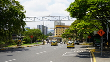 Conductor imprudente desatendi&oacute; la se&ntilde;alizaci&oacute;n en el puente de la Avenida Colombia, poniendo en riesgo su integridad estructural