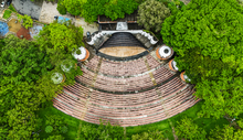 El Teatro al Aire Libre Los Cristales, oficialmente titularizado a nombre de la Alcald&iacute;a de Cali