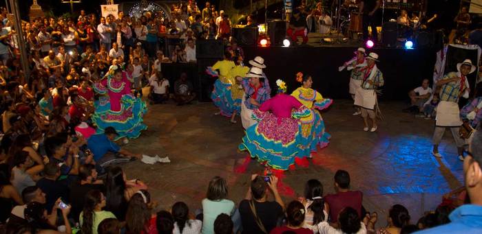 Fiesta andina en la Loma de la Cruz
