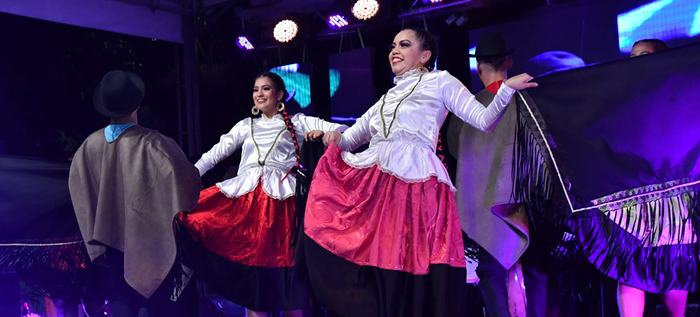 Una noche de folclor internacional en La Tertulia