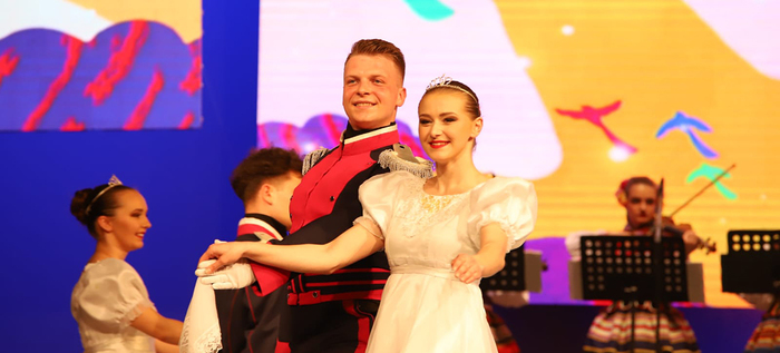 Cale&ntilde;os encantados con danzas de Polonia