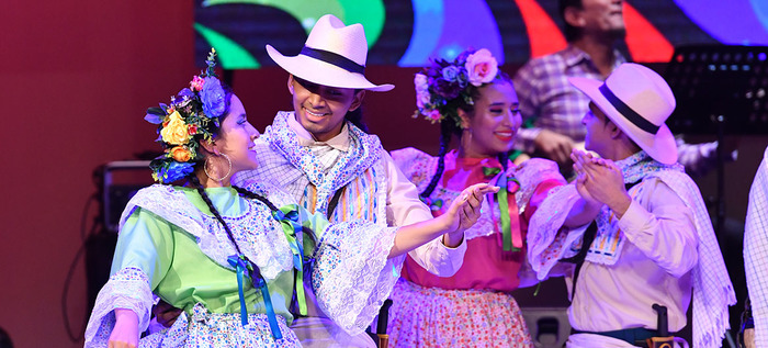 El talento del Encuentro Mundial de las Culturas Populares llega a los centros comerciales