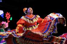 Cierre apote&oacute;sico de la &lsquo;Gran Parada de las Culturas Populares&rsquo; en el Bulevar del R&iacute;o