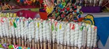 Madres, abuelas e hijas mantienen viva la dulce tradici&oacute;n de los ahijados 