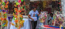 Madres, abuelas e hijas mantienen viva la dulce tradici&oacute;n de los ahijados 