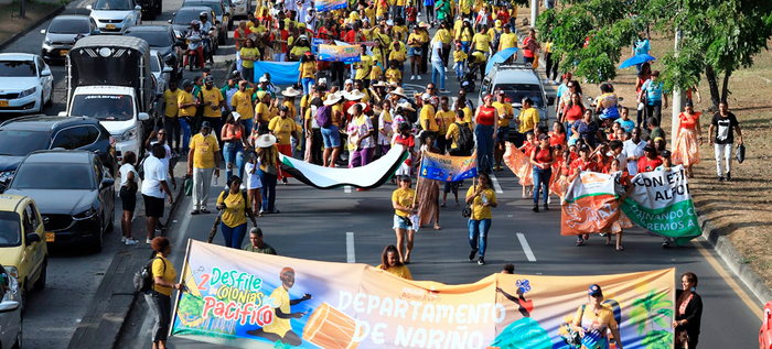 R&iacute;o Humano cargado de cultura afrocolombiana desfil&oacute; hacia el Petronio &Aacute;lvarez