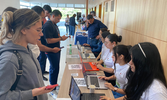 Corfecali implementa tecnolog&iacute;a NFC para un intercambio seguro de  informaci&oacute;n en evento de la COP16