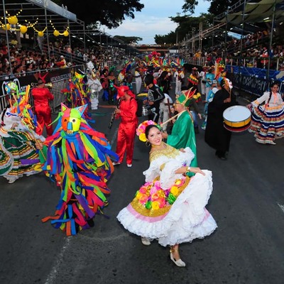 Arte, cultura y tradici&oacute;n: Cesar Ojeda y su historia en el Desfile del Cali Viejo