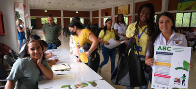 Tenderos Escolares se comprometen con la nutrici&oacute;n de ni&ntilde;os, adolescentes y j&oacute;venes.