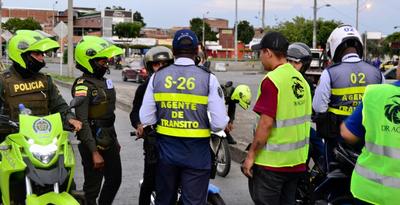 M&aacute;s de 8000 notificaciones por invasi&oacute;n al carril exclusivo del MIO durante operativos interinstitucionales