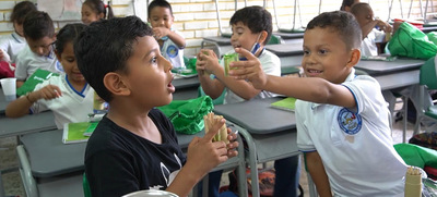 Hacienda m&aacute;s cerca de las ni&ntilde;as y ni&ntilde;os