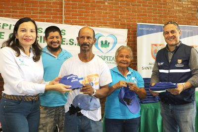 Administraci&oacute;n entreg&oacute; triciclos y dotaciones a recicladores afectados por incendio en Silo&eacute;