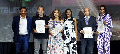 Trayectoria period&iacute;stica fue homenajeada en los Premios &lsquo;Alfonso Bonilla Arag&oacute;n&rsquo;