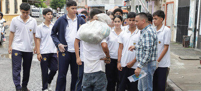 J&oacute;venes cale&ntilde;os comprometidos con la dignificaci&oacute;n de los habitantes de calle