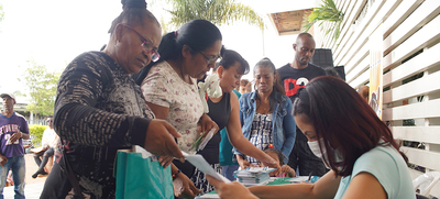 Cale&ntilde;os realizan acuerdos de pago de sus viviendas