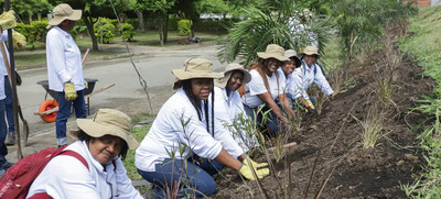Agencias de cooperaci&oacute;n internacional resaltan valor social de huertas y jardines del jarill&oacute;n