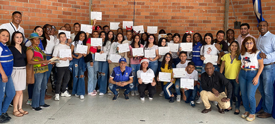 Estudiantes de La Presentaci&oacute;n recibieron reconocimiento simb&oacute;lico como gestores de paz