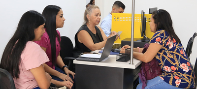 Con Feria de Servicios y entrega de reconocimientos, Cali celebr&oacute; D&iacute;a Internacional del Migrante