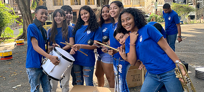 Banda m&uacute;sico marcial del Barrio Berl&iacute;n recibe sus insumos musicales