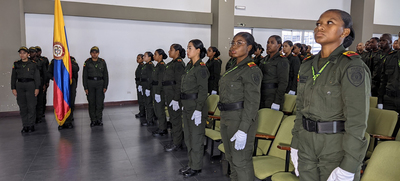 Santiago de Cali cuenta con otros 64 nuevos auxiliares de polic&iacute;a para reforzar tareas contra el delito