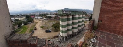 Cierres viales en la carrera 8 entre calles 26 y 34 por demolici&oacute;n de antigua planta de Bavaria.