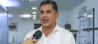 Alcalde llama a la sensatez frente al Monumento de la Resistencia
