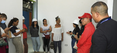 L&iacute;deres de la comuna 6 visitan obras del nuevo Laboratorio de Innovaci&oacute;n Digital Paso del Comercio