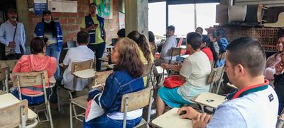 Comunidad y Administraci&oacute;n distrital en equipo para titular predios
