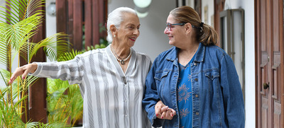 Amparo Sinisterra de Carvajal y Mariana Garc&eacute;s no solo respiran cultura, tambi&eacute;n la construyen