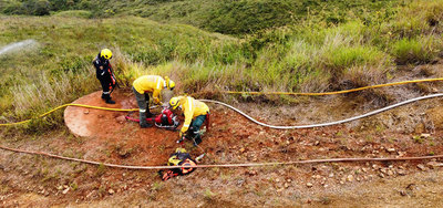 Bomberos hacen presencia en obra de Cristo Rey