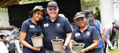 Gestores se capacitan en la creaci&oacute;n de huertas urbanas que integrar&aacute;n los comedores comunitarios de Cali