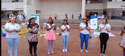 Los juegos tradicionales de Cali se tomaron la Plazoleta del Centro Administrativo Municipal - CAM