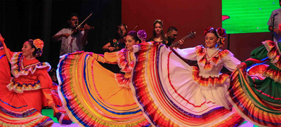 Agrupaciones nacionales e internacionales brillaron en la primera gala del Encuentro Mundial de Culturas Populares